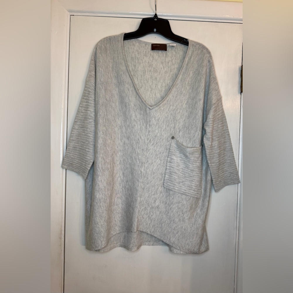 Kerisma Light Gray High-Low Sweater w/ Ribbed Sleeves & Front Pocket – Size M/L
